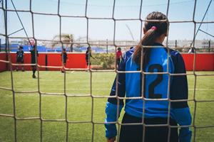 Mädchen durch Fußball integrieren